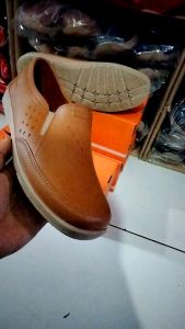 Sepatu Karet Berkualitas Tinggi dari Pabrik ATT