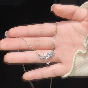 AHOURR สร้อยคอพู่ผีเสื้อ หรูหราเบาบางและสร้อยคอหวาน โซ่กระดูกไหปลาร้าที่ทันสมัยและระดับไฮเอนด์