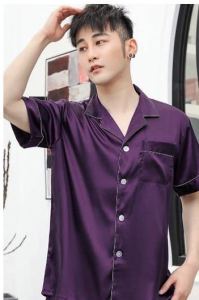 ชุดนอนผู้ชาย เเฟชั้นลายเกาหลี ผ้าซาติน เสื้อเเขนสั้น+กางเกงขายาว ชุดสีแดง 2813 พร้อมส่ง