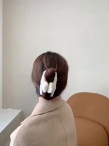 Kẹp Tóc Phủ Lông Nhung Cỡ Lớp Phong Cách Hàn Quốc Thời Trang Cho Nữ Chất Liệu Cao Cấp Nhựa + Len Đa Dạng Màu Sắc (Be Hồng Trắng Xanh Lá Xám Nhạt Kaki Xanh Lam Đen)
