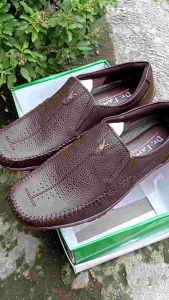 SEPATU SANTAI POL KULIT