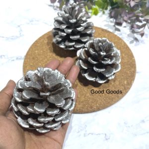 ลูกสนสีเงิน ลูกสนตกแต่ง ลูกสนธรรมชาติ พร็อพลูกสนตกแต่ง พร็อพประกอบฉาก ลูกสนตกแต่งต้นคริสต์มาส สินค้าพร้อมส่ง มีบริการเก็บเงินปลายทาง