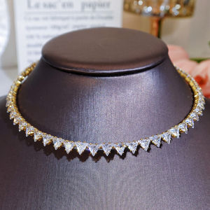 เลื่อมสีเหลืองชุบทองต่างหูประกอบเครื่องแต่งกาย SN038สร้อยคอโชคเกอร์ปรับได้แบบเปิดสำหรับผู้หญิงสามเหลี่ยมเหลี่ยมเพชรเทียม AAA