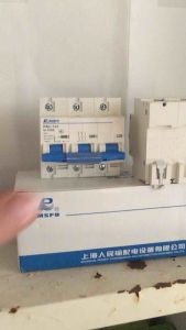 Atomat 3 pha bảo vệ quá tải 100A