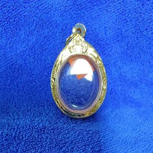 กรอบพระ ทรงรูปไข่ ทองไมครอน เบา ขนาด 2.3 x 2.8 เซนติเมตร