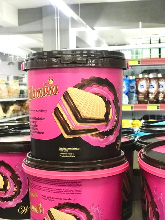 Columbia Roti Edisi Lebaran Roti Kaleng Columbia Wafer Choco Strawbery 250 gr ...