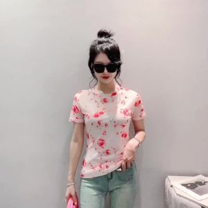 AMMIN เสื้อเบลาส์ตาข่ายแขนสั้นสำหรับผู้หญิงเสื้อเบลาส์ตาข่ายแขนสั้นพิมพ์ลายกุหลาบย้อมสีอ่อนไซส์ใหญ่พิเศษเสื้อยืดคอกลมฤดูร้อนเสื้อเชิ้ตลายดอกไม้2024