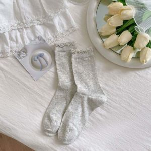 ถุงเท้าลูกไม้ฟองกลวงสำหรับผู้หญิง สไตล์บัลเล่ต์หวาน JK ถุงน่องยาวปานกลาง ระบายอากาศได้ดี ถุงเท้าเด็กผู้หญิง ผูกโบว์ ถุงเท้าข้อกลางหลวม