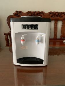 Cây nước nóng để bàn nhỏ gọn tiện lợi