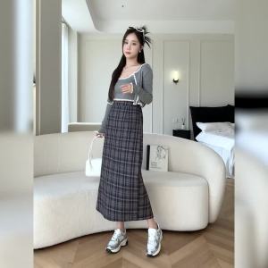 Ammin 2024 mùa xuân và mùa thu thời trang cao cấp ghép màu chữ R kẻ sọc trung dài váy phong cách hàn quốc nữ đơn giản dây kéo thiết kế bên váy thanh lịch chuyên nghiệp