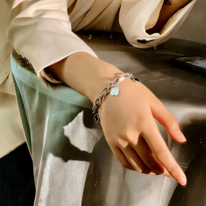 Gelang%20Tangan%20Titanium%20Wanita%20Rantai%20Paperclip%20Clover%20Bunga%20Semanggi%20Anti%20Karat%20Dan%20Luntur%20-%20Image%202