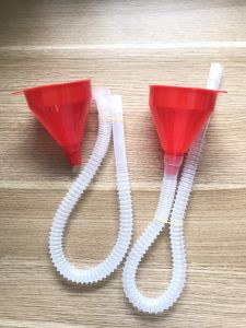 Phễu dầu nhớt có ống nhựa 56cm nối dài mềm dễ uốn cong có thể tháo rời ống tiện dụng