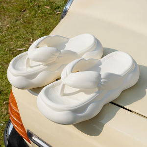 Free Shipping Cloud Slippers Thick-Soled Flip-Flops For Women Summer Beach Sandals Fashionable Outdoor Slippers With A High-End Feel