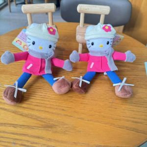 LANGJ ขายาวขา จี้รูปคิตตี้หมวกชาวประมง คาวาอิ การ์ตูนลายการ์ตูน พวงกุญแจตุ๊กตาแมว KT น่ารักมากๆ การตกแต่งตกแต่ง พวงกุญแจรูปคิตตี้ จี้ห้อยกระเป๋า