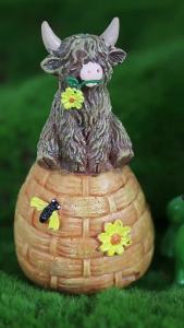 AU New Product  ins Wind-Resistant Highland Cow and Frog Resin Figurine   Festive Party Home Garden Potted Plant Decorations