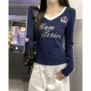 Luna Shop🍑เสื้อยืดแขนยาวผู้หญิง👚เสื้อผ้า Y2K เสื้อยืดคอวีสไตล์อเมริกัน เสื้อยืดพิมพ์ลายตัวอักษร