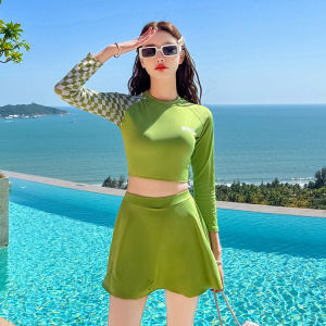 jqk ชุดว่ายน้ําผู้หญิงแขนยาว+กระโปรง ทูพีช  เอวสูง(สีดำ/เขียว) รุ่น 0239