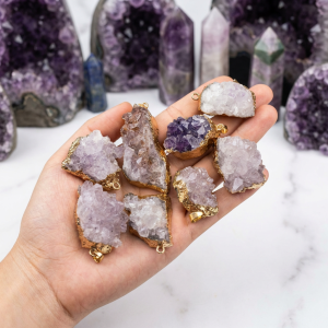 Natural Brazil Amethyst Geode - Small 0.6 - 1.1 kg - Natural Crystals - Decorative Stones - Collection Display - Natural Brazilian Amethyst Crystal Cluster Geode | Light Purple | High Quality | Hight Luster| Self- Standing