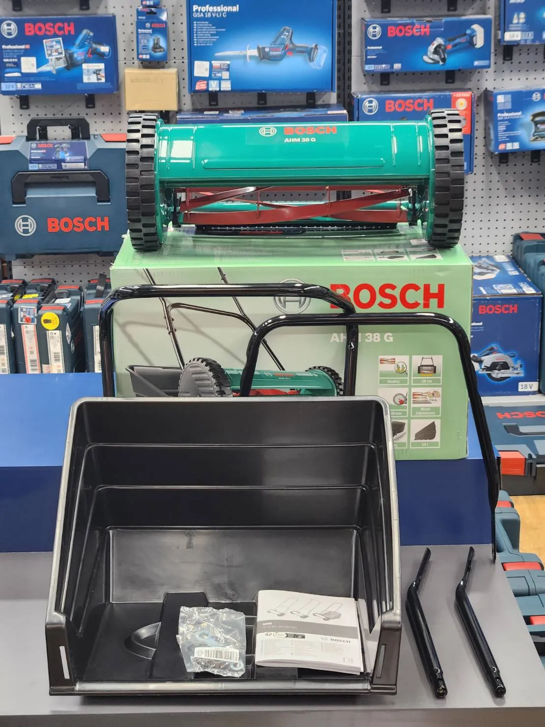 BOSCH (บ๊อช) รถตัดหญ้า เครื่องตัดหญ้า AHM 38 G (AHM38G) 0600886103 รถเข็นตัดหญ้าไม่ใช้ไฟฟ้า (31438)