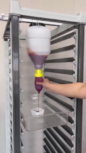 Leak Proof 3L Sauce Bottle Condiment Dispenser Refillable Squeeze Bottle for Storing and Dispensing Various Condiments