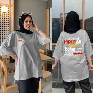 Atasan Wanita Model Oversize Lengan 7/8 Gambar Depan Belakang Motif Tulisan Hidup Indah