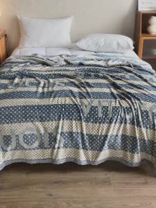 Light Luxury Autumn Winter Flannel Blanket Multi-functional Bed Sheet Thickened Single Double Air-conditioning Blanket Dormitory Sofa Small Quilt LZD