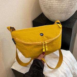 Nylon crescent-shaped waist bag for women simple outdoor style phone bag ultra-light portable chest bag with adjustable shoulder strap