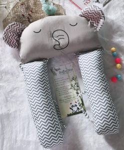 GỐI ÔM CHỮ U CHO BÉ (CHỐNG MÉO ĐẦUGIẬT MÌNH)GIÚP BÉ NGỦ NGON☆☆)
