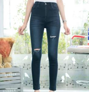 กางเกงขาเดฟผู้หญิง กางเกงยีนส์ผ้ายืด สีมิดไนท์ฟอกพ่นด่าง กรีดขาดเล่นตำแหน่ง J.10