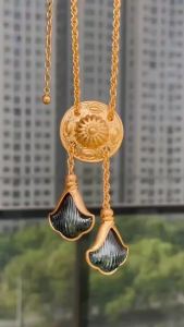 French Niche Design Retro Literary and Elegant Glazed L Straw Hat Scallop Double Pendant Necklace Unique Aesthetics