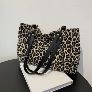 CRNGW Street Style Single Shoulder Bag Travel Y2k Leopard Tote Bag Casual Commute Women Handbags Outdoor