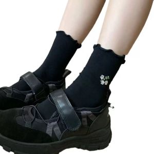 "Yamanashi Holiday" white socks for women medium-length thin cotton pile socks with small flower embroidery and Mary Jane shoes