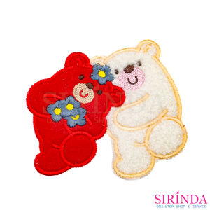 ตัวรีดการ์ตูนหมียืนคู่กัน ตัวรีดติดเสื้อ อาร์มปักตกแต่ง DIY EMBROIDERY PATCH (00080483)