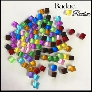 Badao 50ชิ้น เซ็ตลูกบาศก์ใส8มม. ลูกเต๋าใสสีสันสดใสมุมสี่เหลี่ยมลูกเต๋าโปร่งใสมุมขวาสำหรับเกมกระดาน