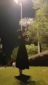 烟花水枪拍摄道具水枪洒水器推拉水枪夏天儿童大人烟花水枪抽水炮