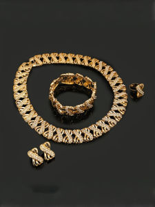 gold Full Diamond Cross Twist Pattern Jewelry Four-Piece Set Necklace bracelet earrings ring