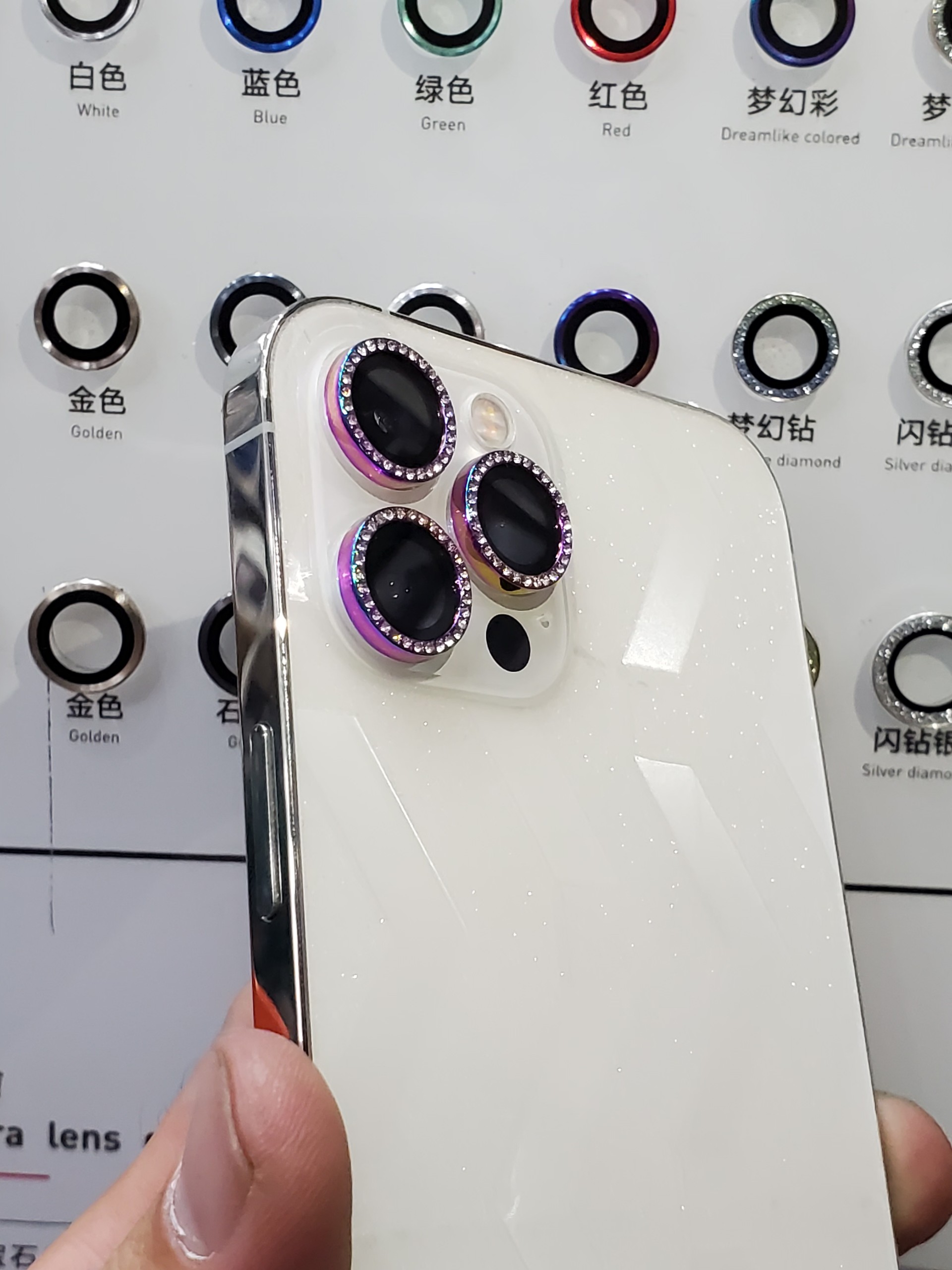 Làm sao để dán mắt camera iPhone không bị bong tróc? Tôi đã học được bí quyết từ bộ dán Kuzoom Titan!