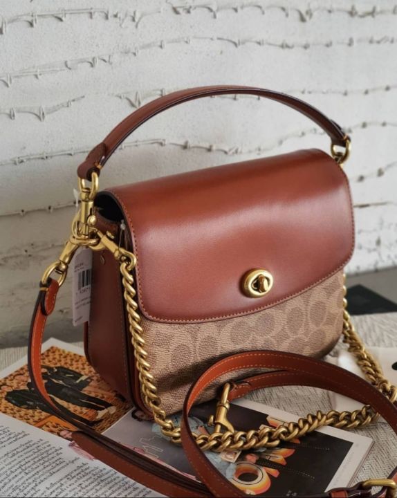 Coach clearance cassie signature