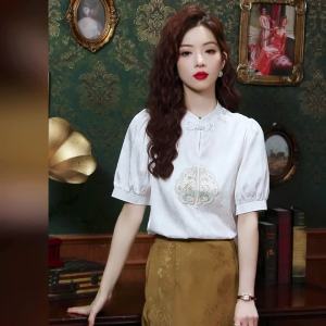 AMMIN เสื้อเบลาส์สไตล์วินเทจของผู้หญิงเสื้อผู้หญิงแจ็คการ์ดเสื้อแขนสั้นมีปกปักลายดอกไม้ด้วยตำแหน่งจีนใหม่ฤดูร้อน2024