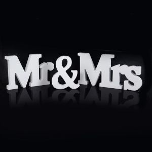 RIACHTAIS 3Pcs/set White Mr Mrs Wooden Ornaments Creative Sign Decoration Props Romantic Wedding Decoration Ornaments Married Party