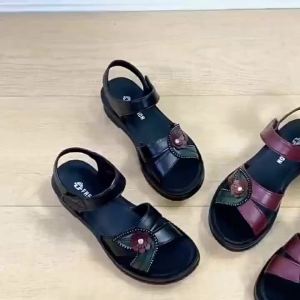 [Free Shipping] High-End WomenS Shoes For Mothers Summer 2026 New Model Comfortable Soft-Soled Non-Slip Sandals Flat Sandals For Middle-Aged And Elderly Women