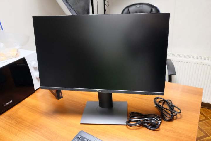 DELL 24" Ultrasharp IPS Slim Frameless  Gaming LED monitor, Rotate Vertical ,1080p, DP, HDMI, VESA