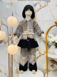 Setelan Laura Madina Anak Perempuan Model Oneset Baju Atasan Lengan Panjang Serut Model Krah Full Kancing Motif Batik Kombinasi Celana Panjang | Setelan Celana Baju Free Belt Umur 3-12 Tahun | Fashion Trendy 2025 Anak Cewek Nyaman Di Pakai
