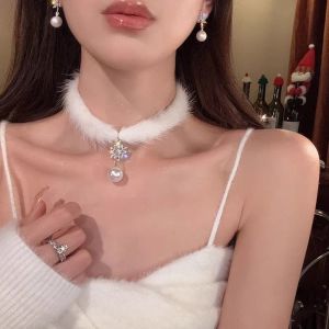 【♡Lovely girls house♡】Winter Furry Christmas Snowflake Pendant Necklace 2024 New Style Exquisite High-End Clavicle Chain