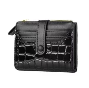 SILVANIA Dompet Wanita Wallet Terbaru Model Lipat Warna Glossy Ada Tempat Koin Dan Banyak Slot Kartu