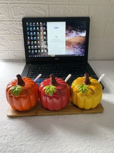 Bộ 3 Hũ Đựng Gia Vị Hình Quả Bí Ngô (Kèm Khay Gỗ)