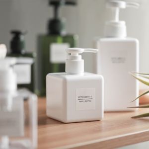 700ML Portable Plastic Pump Dispenser Press Bottle Shampoo Lotion Liquid Shower Gel Bottle for Travel