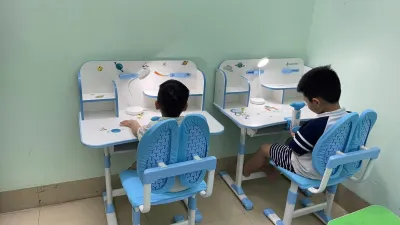 [Bàn + Ghế] Bàn Học Sinh Bàn Học Chống Gù Chống Cận Cho Trẻ Bàn Học Nâng Hạ Chiều Tay Quay CaoBàn 80cm (tặng đèn+ chống cằm) Cao Cấp
