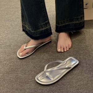 [Free Shipping] WomenS Summer Flip-Flops For Outdoor Wear Fashionable 2026 New Model Flat-Soled Toe-Post Sandals Beach Shoes
