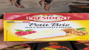 Date 04/27 Phô mai mềm Petit Brie Soft-Ripened Cheese President 125g